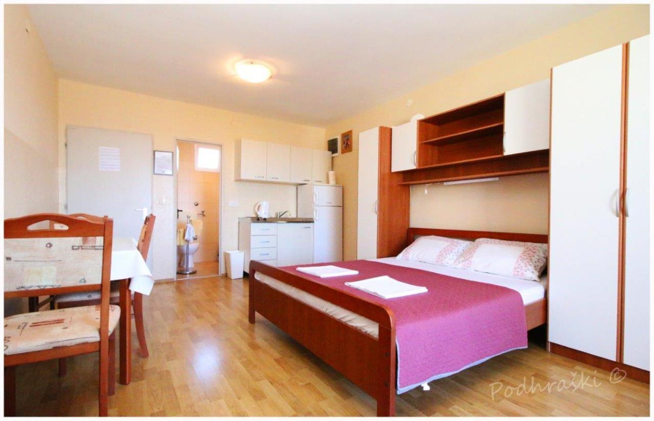 Primosten Apartments Exterior photo